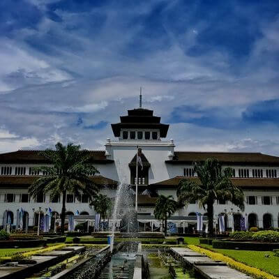 sewa rental mobil di bandung hanya di hs rent car